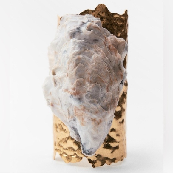 ZARA GOLD MAXI RESIN SEASHELL AND METAL BRACELET LIMITED EDITION NWT SOLD OUT 🔥 - Picture 3 of 9